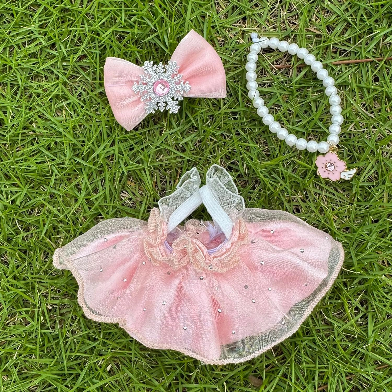 3-Piece Set – Clothes for 17cm Dolls and Plush Toys –17cm Doll Dress with Faux Pearl Necklace & Bow – Doll Accessories Only, No Doll Included (Pink)