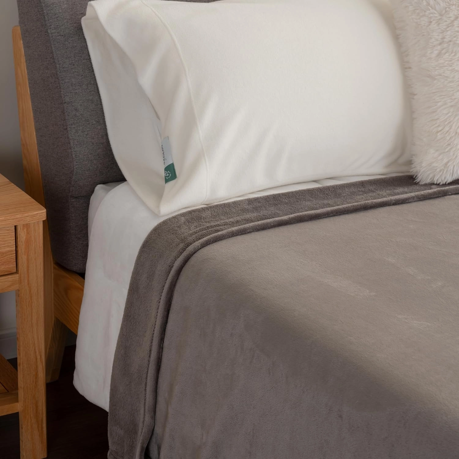Berkshire Blanket Classic VelvetLoft® Solid Bed Blanket Queen Size,Lightweight Soft Fuzzy Plush Blanket for Bed and Couch,Charcoal Gray,90x90 Inches