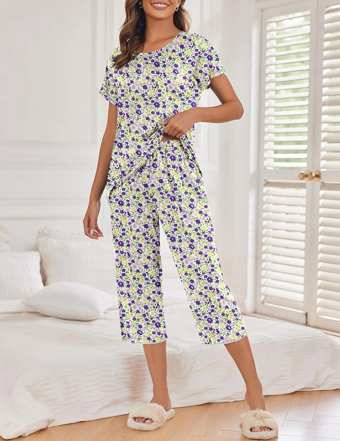 Ekouaer Women's Capri Pajama Sets Floral Print Short Sleeve Sleepwear Top and Capri Pants 2 Piece Loungewear with Pockets
