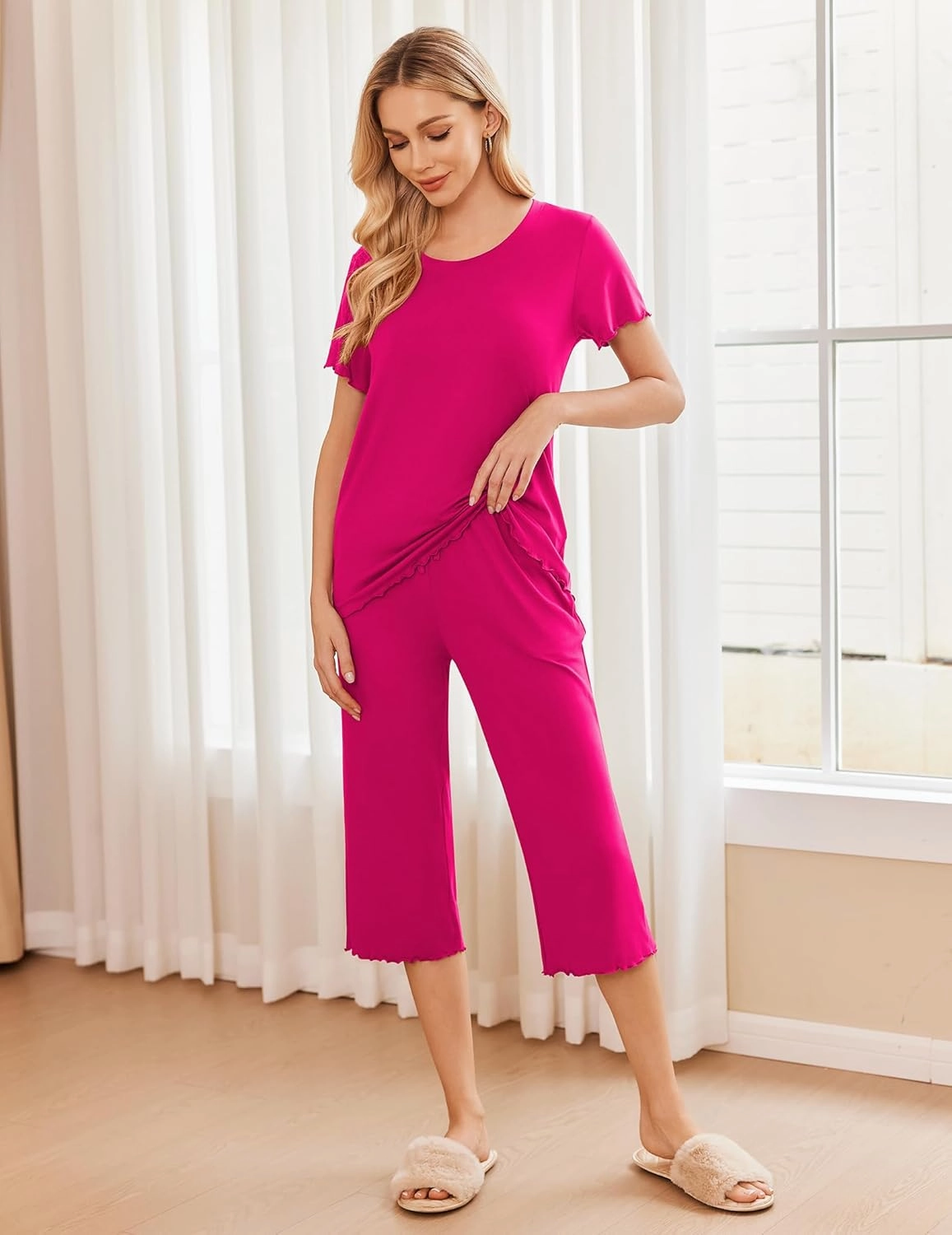 Ekouaer Women's Pajamas Set Short Sleeve Top With Capri Pants Pjs 2 PIece Lounge & Sleepwear Set S-XXL