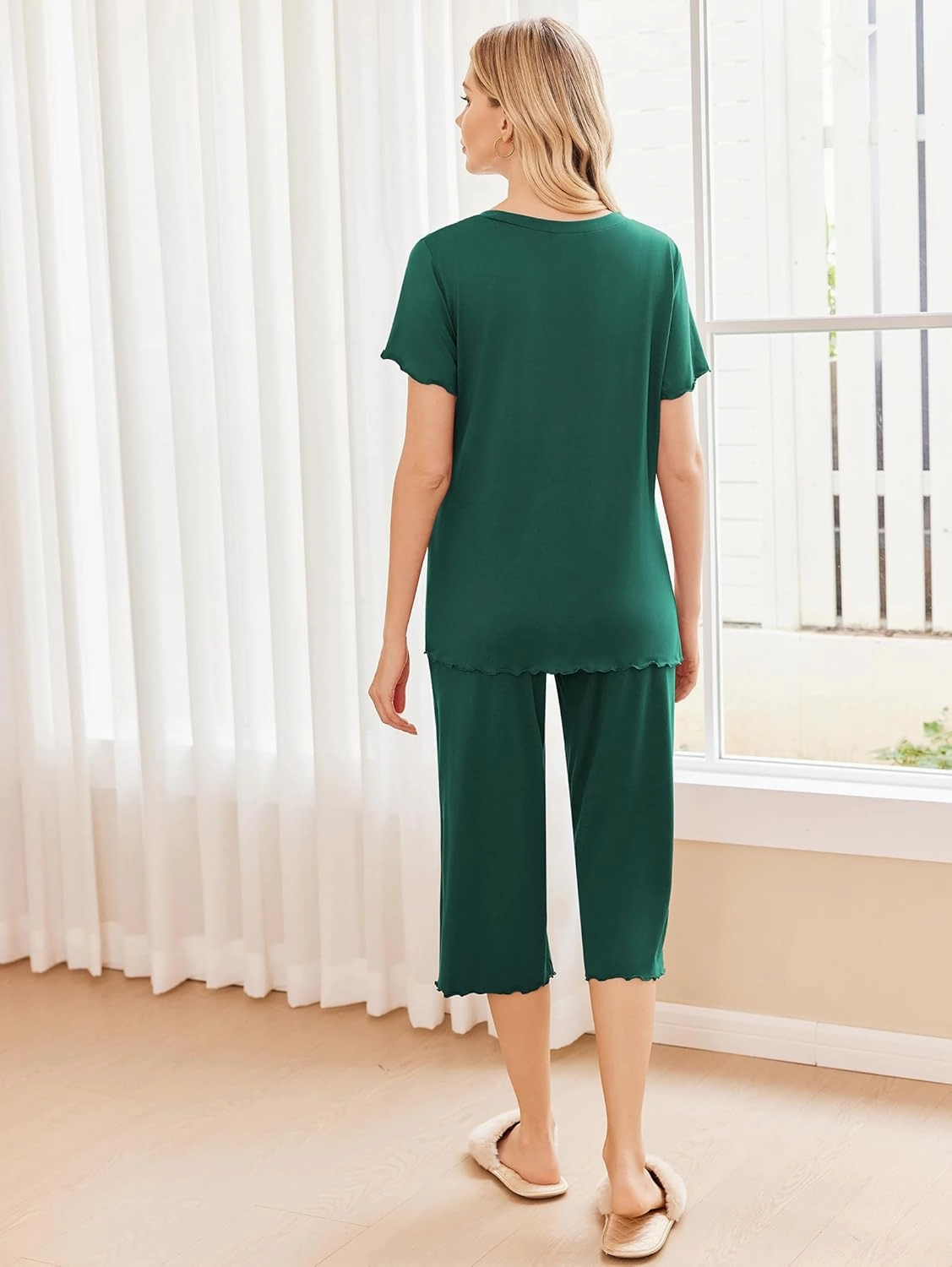 Ekouaer Women's Pajamas Set Short Sleeve Top With Capri Pants Pjs 2 PIece Lounge & Sleepwear Set S-XXL