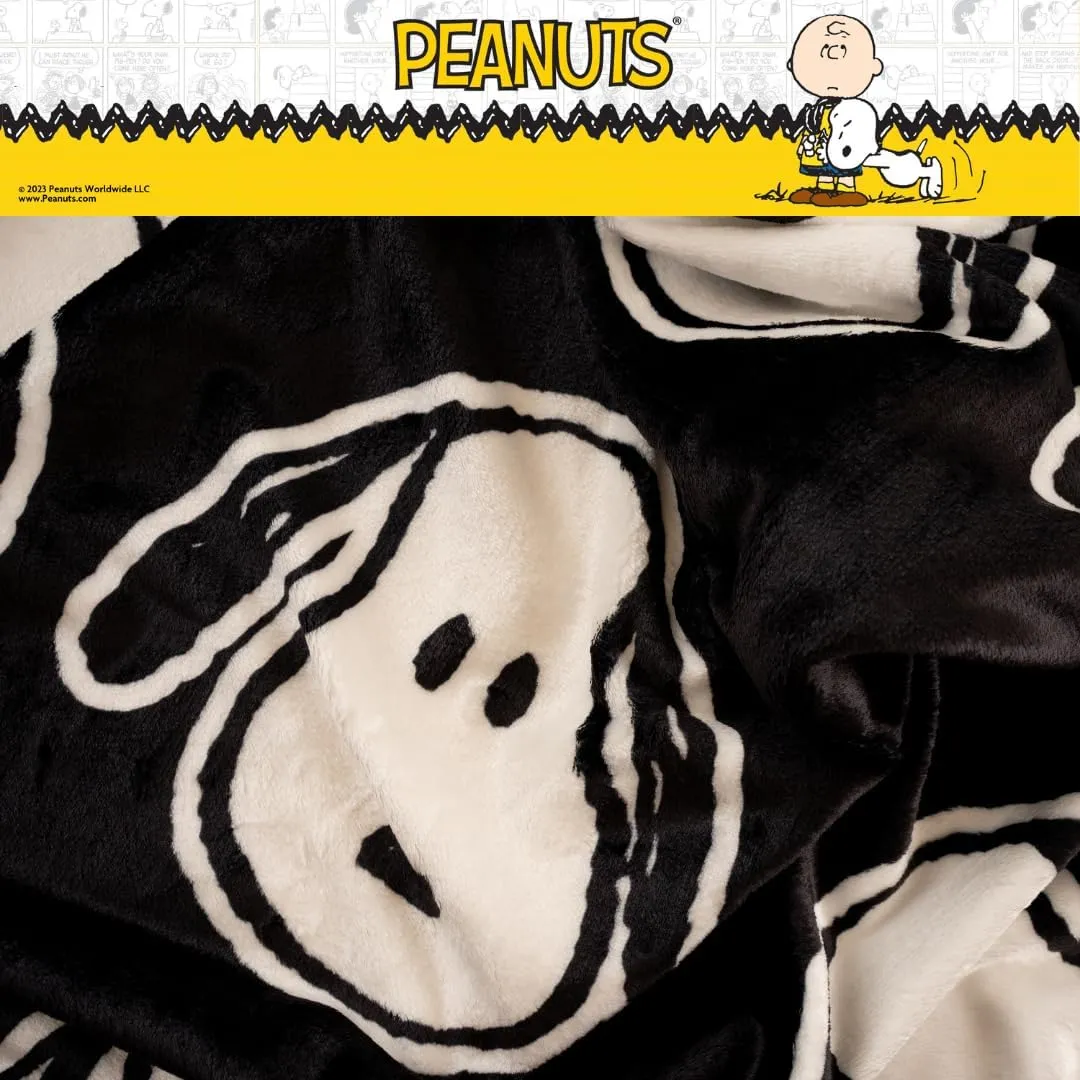 Franco Collectbles Peanuts Snoopy Bedding Super Soft Plush Cozy Throw, 46 in x 60 in, (Officially Licensed Product)