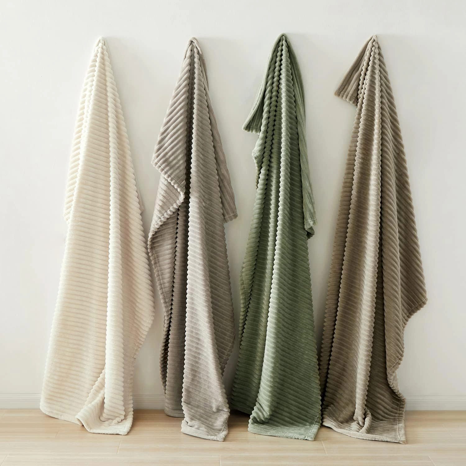 Geniospin Ivory Fleece Throw Blanket, 280GSM Extra Soft Lightweight Blanket with Strip, Plush Fuzzy Cozy Blankets and Throws for Couch, Bed, Sofa Cozy, Warm and Breathable (60x80 inches)
