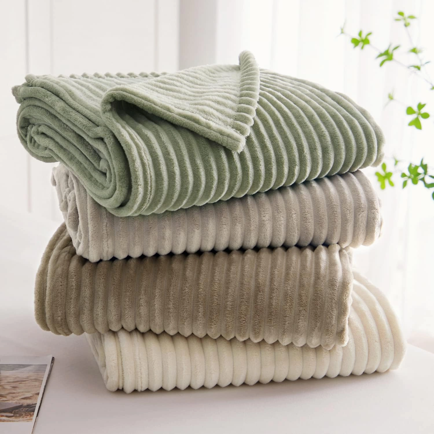 Geniospin Ivory Fleece Throw Blanket, 280GSM Extra Soft Lightweight Blanket with Strip, Plush Fuzzy Cozy Blankets and Throws for Couch, Bed, Sofa Cozy, Warm and Breathable (60x80 inches)
