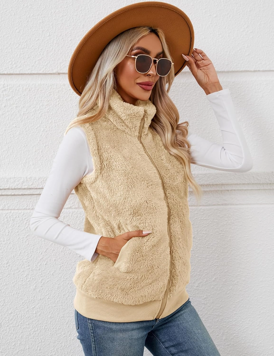LOMON Womens Fuzzy Fleece Vest, Casual Warm Sleeveless Zip Up Sherpa Vest Jacket with Pockets for Fall/Winter