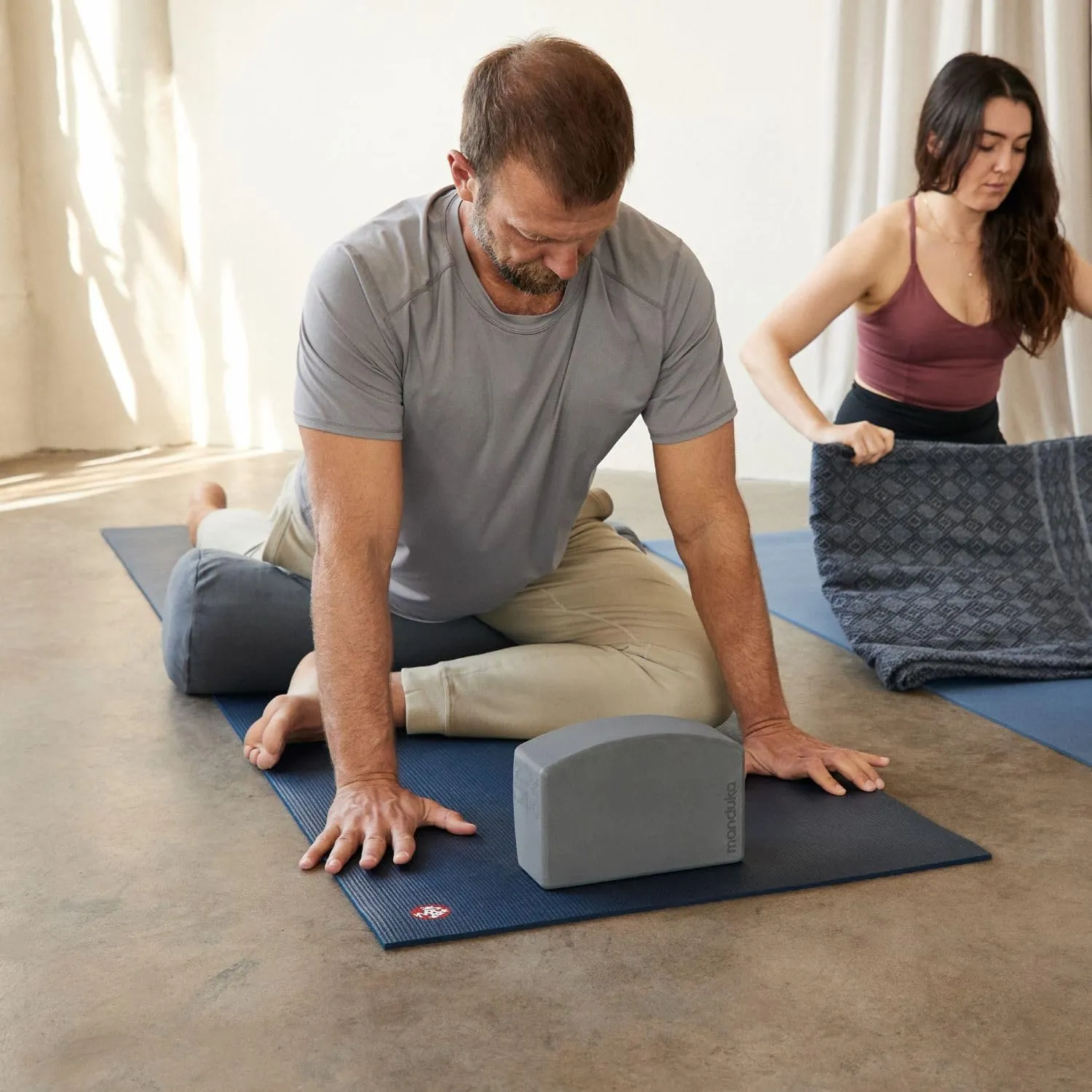 Manduka enlight Bolster Pillow - Yoga Pillow with Machine Washable Microfiber Cover, Curved Design for Optimal Workout and Meditation Support, Yoga and Pilates Equipment