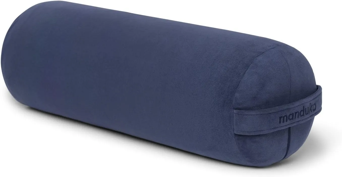 Manduka enlight Bolster Pillow - Yoga Pillow with Machine Washable Microfiber Cover, Curved Design for Optimal Workout and Meditation Support, Yoga and Pilates Equipment