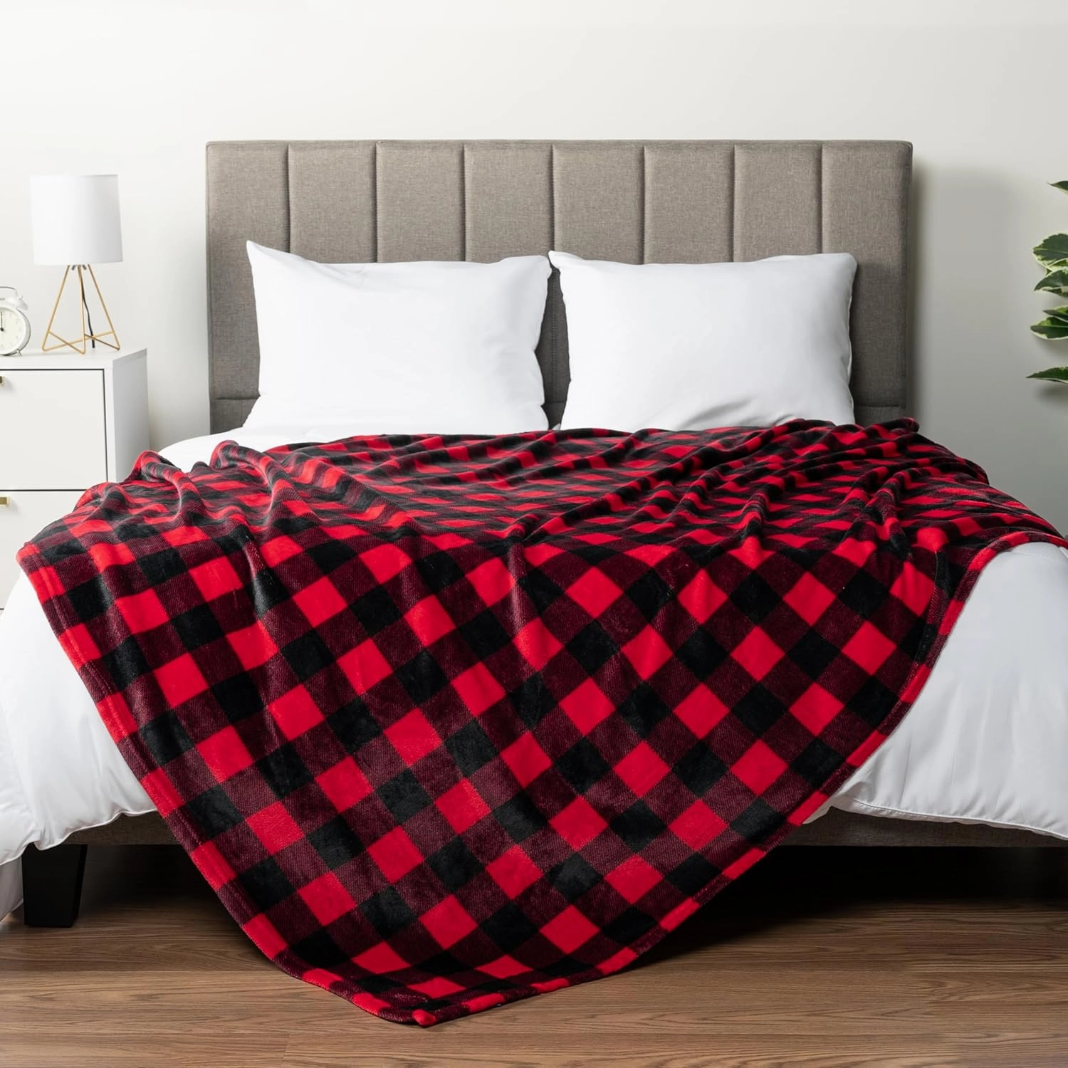 PAVILIA Black and Red Buffalo Plaid Fleece Throw Blanket for Couch, Soft Checkered Flannel Blanket for Sofa, Plaid Christmas Couch Throw Bed, Warm Cozy Decorative Blanket Fall Decor Gift, 50x60