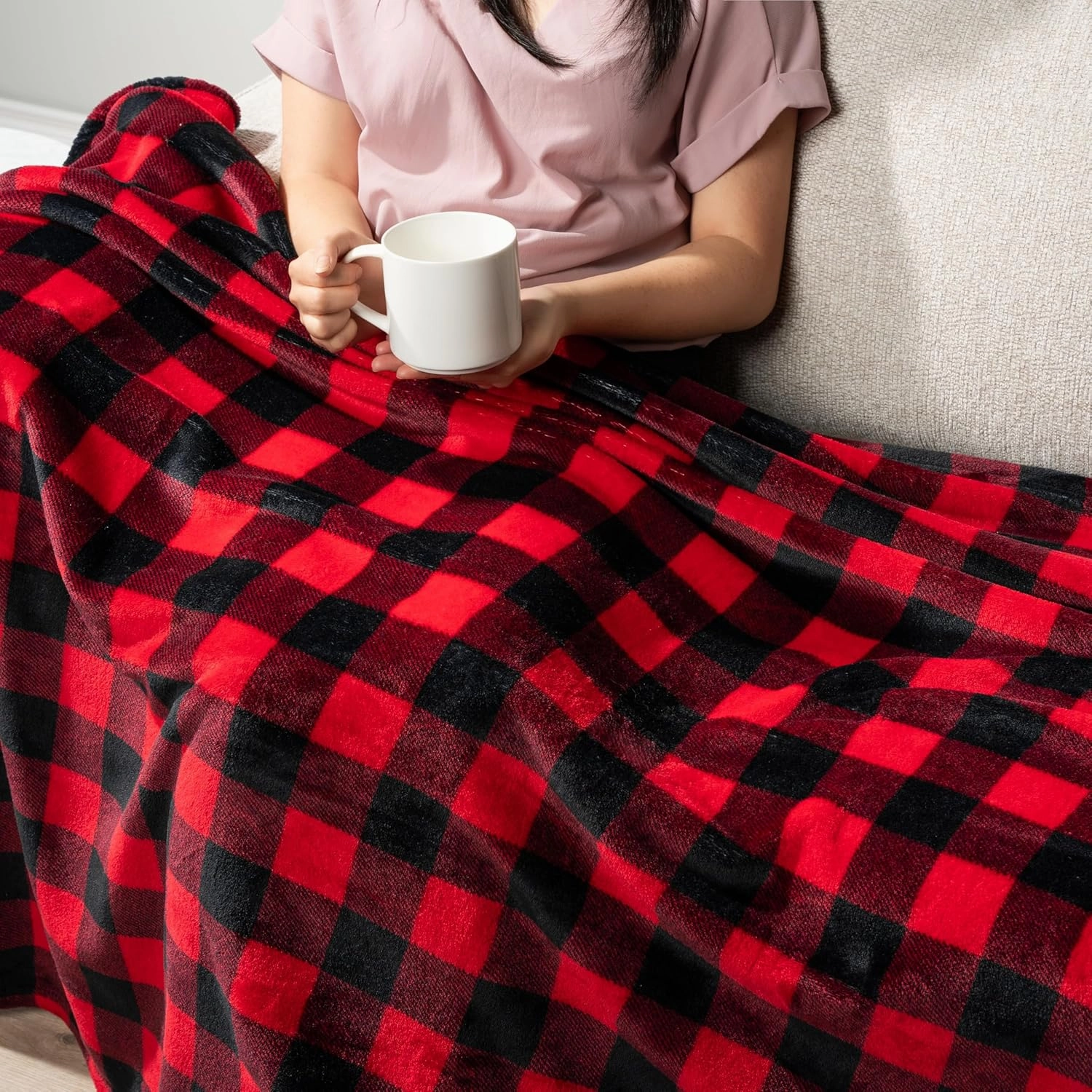 PAVILIA Black and Red Buffalo Plaid Fleece Throw Blanket for Couch, Soft Checkered Flannel Blanket for Sofa, Plaid Christmas Couch Throw Bed, Warm Cozy Decorative Blanket Fall Decor Gift, 50x60