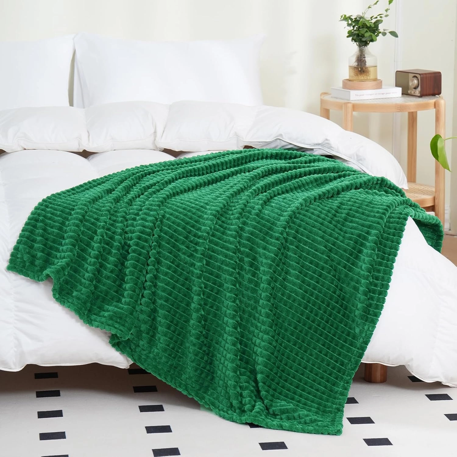 Puncuntex Flannel Fleece Throw Blanket Classic Green 60"×80",Super Soft Plush Cozy Blanket with Square Grid Design Luxury for Couch Sofa Chair