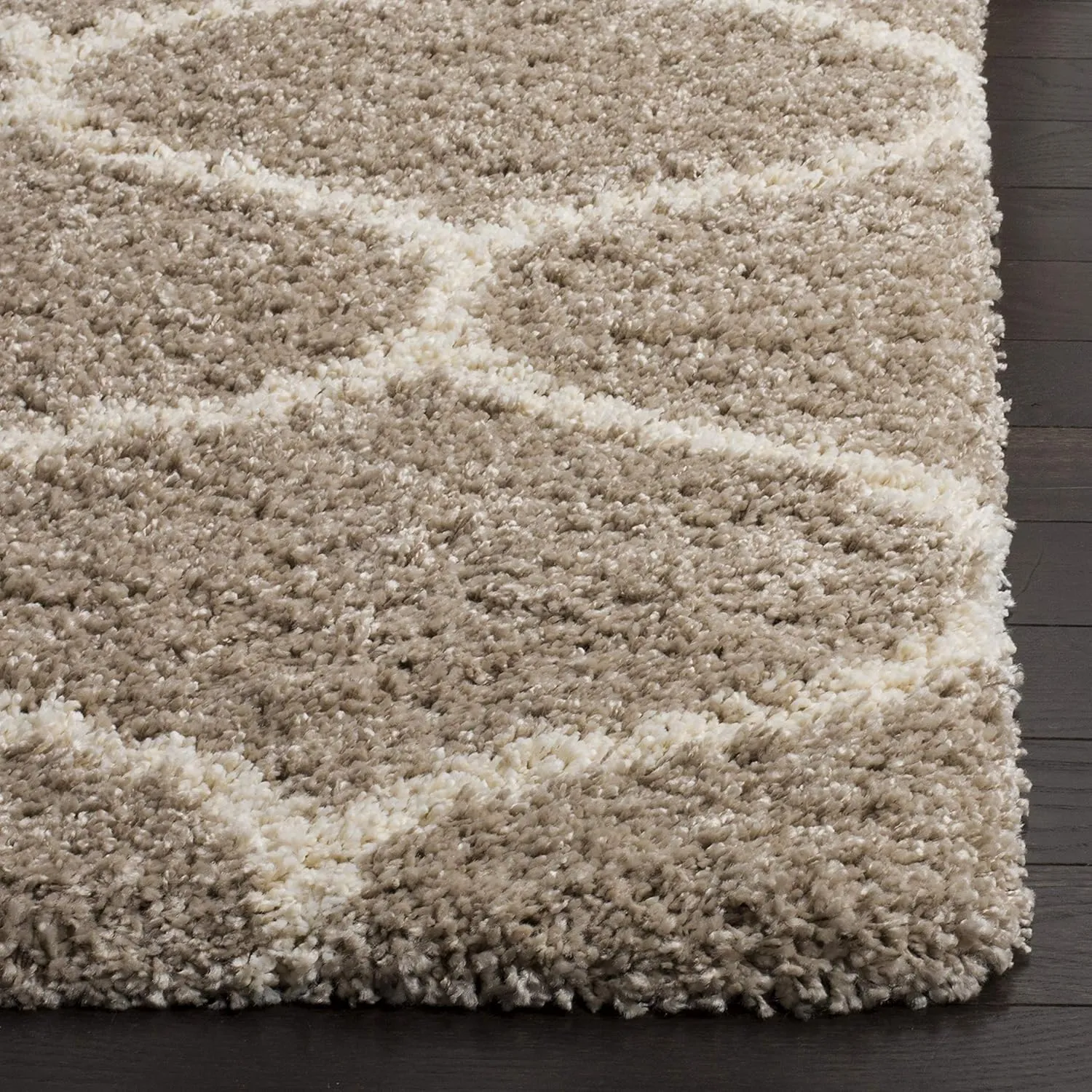 SAFAVIEH Hudson Shag Collection Accent Rug - 2'3" x 3'9", Beige & Ivory, Trellis Design, Non-Shedding & Easy Care, 2-inch Thick Ideal for High Traffic Areas in Entryway, Living Room, Bedroom (SGH280S)