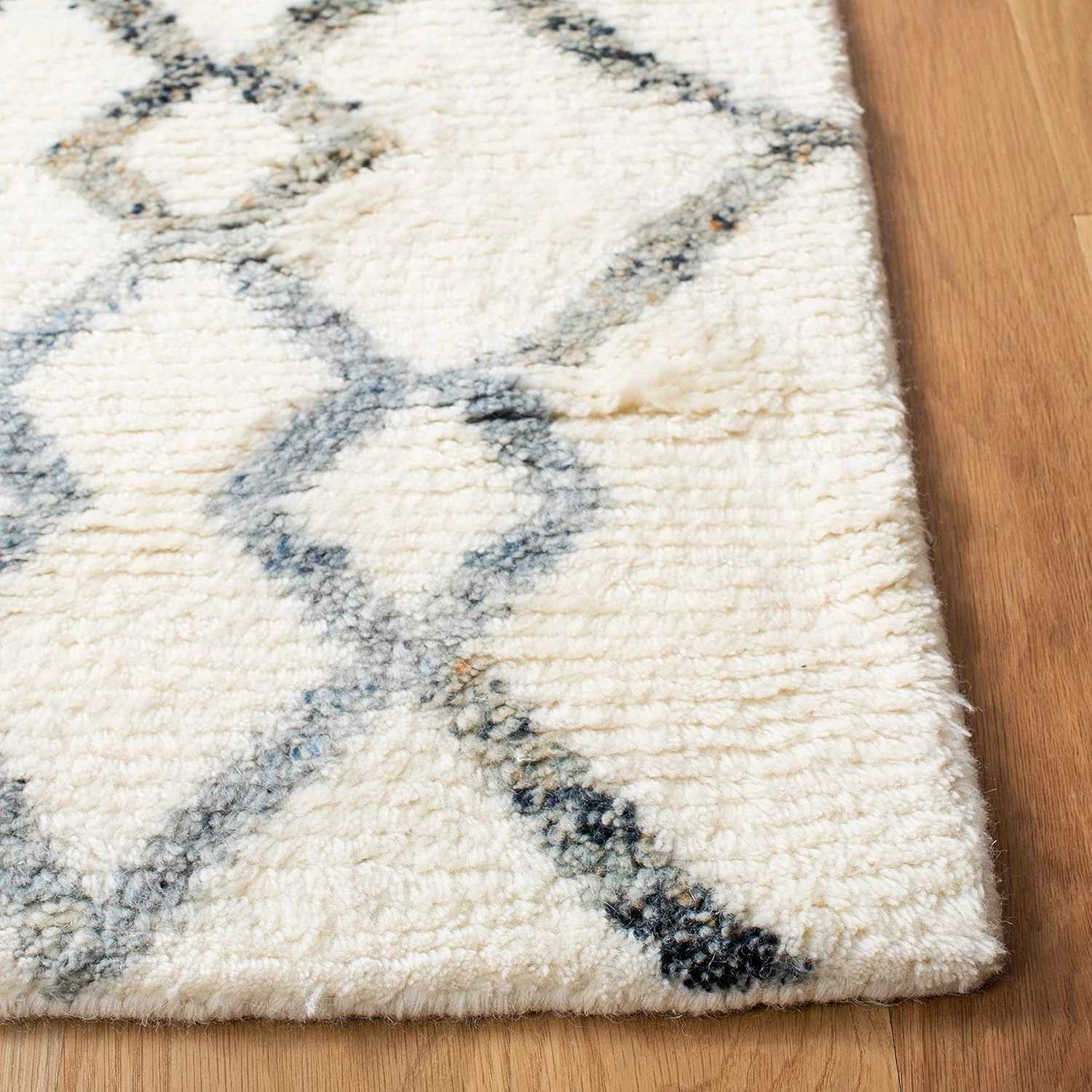 SAFAVIEH Casablanca Collection Runner Rug - 2'3" x 8', Ivory & Grey, Hand-Knotted Moroccan Boho Wool, Ideal for High Traffic Areas in Living Room, Bedroom (CSB546A)