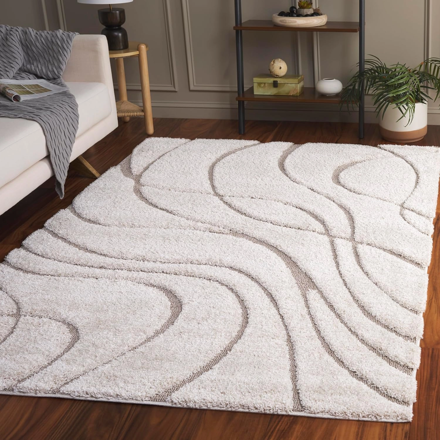 SAFAVIEH Florida Shag Collection Accent Rug - 4' x 6', Cream & Beige, Non-Shedding & Easy Care, 1.2-inch Thick Ideal for High Traffic Areas in Entryway, Living Room, Bedroom (SG471-1113)