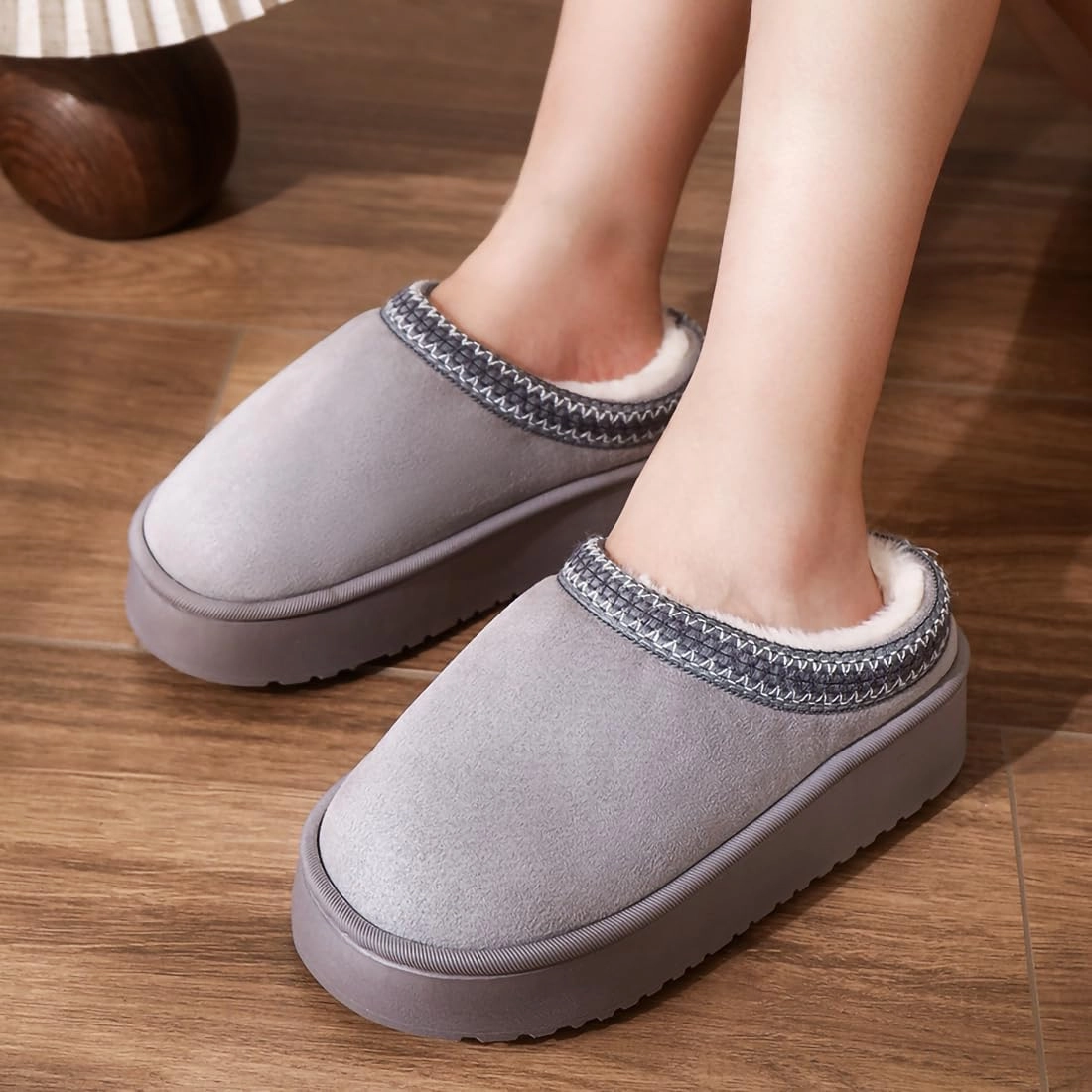 TOCONFFON Women's Fuzzy Cozy Warm Slippers Lightweight Platform House Slippers Fluffy Anti-Skid Plush Memory Foam Indoor Outdoor Home Shoes