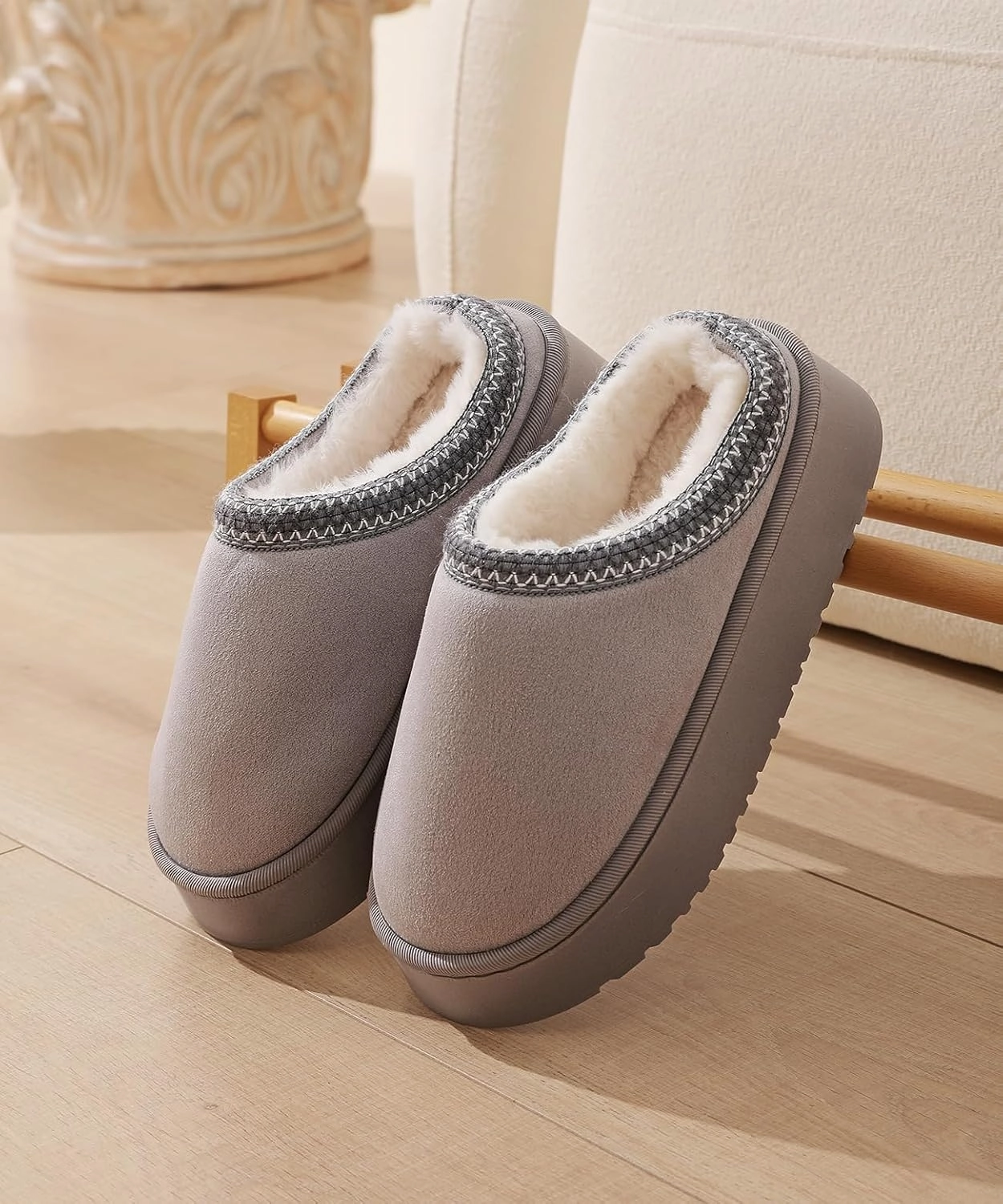 TOCONFFON Women's Fuzzy Cozy Warm Slippers Lightweight Platform House Slippers Fluffy Anti-Skid Plush Memory Foam Indoor Outdoor Home Shoes