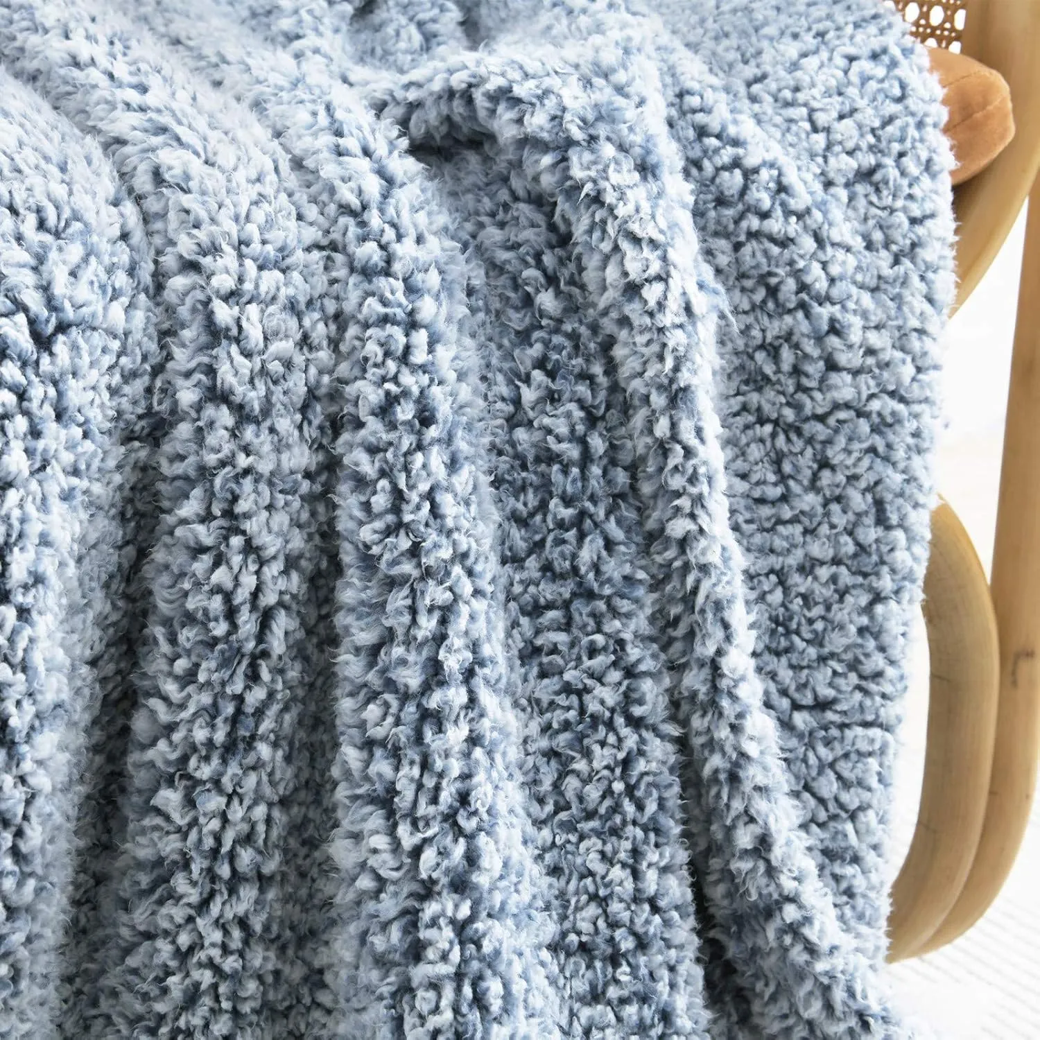 Ultra Soft Cozy Sherpa Throw Blanket, Light Weight Warm Decorative Throw Blanket with Tassel, 2 Tones Ombre Navy Blue Pattern Reversible Boho Style Blanket for Sofa, Couch, Bedroom,Travel, 60”x80”