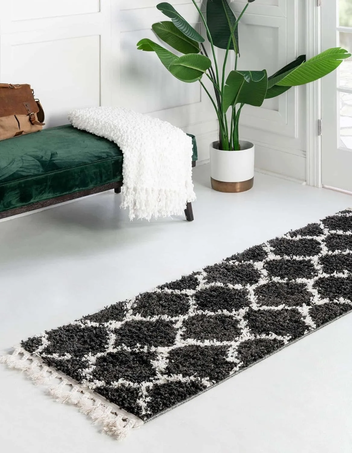 Unique Loom Hygge Shag Collection Area Rug - Trellis (2' 2" x 6' 1" Runner, Black and White)